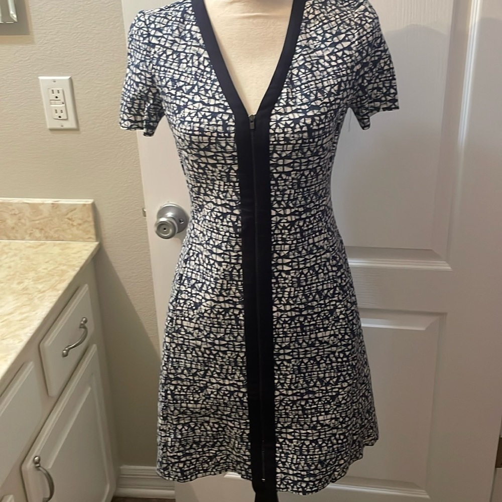 EUC Tory Burch Womens Geometric Print ZIP Front Ponte Dress Blue Size Xsmall - Picture 3 of 13